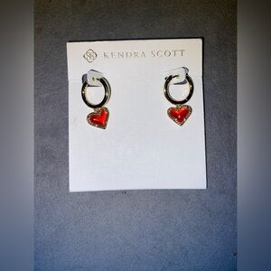 BNWT Kendra Scott Ari Heart Gold Huggie Earrings in Red Illusion $75